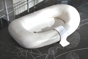 衛(wèi)浴材質(zhì)大膽“違反常識”