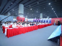 鷹衛(wèi)浴戴日華：堅(jiān)持高質(zhì)量發(fā)展，向高價(jià)值轉(zhuǎn)型