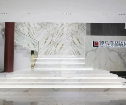 仿古賽道第一潮牌，路易摩登瓷磚憑什么在陶瓷行業(yè)內(nèi)卷中突圍？