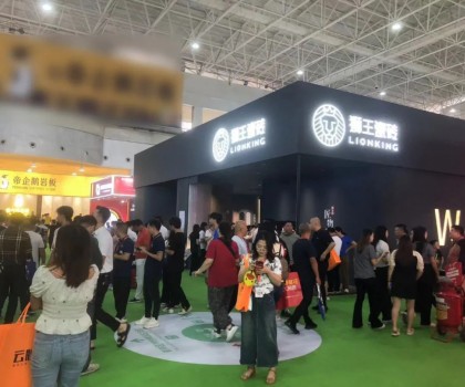 佛山陶博會第一天，獅王瓷磚已經(jīng)燃爆了！