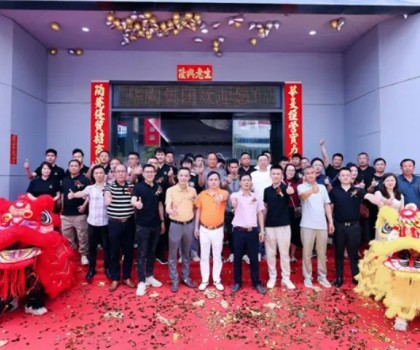 煥新啟航·共贏未來｜華陶集團(tuán)新展廳揭幕盛典暨雄鷹、華星陶品牌上市推介會圓滿成功