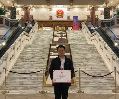 創(chuàng)新設(shè)計(jì) 勇攀高峰|獅王瓷磚榮獲“陶瓷入圍獎”！