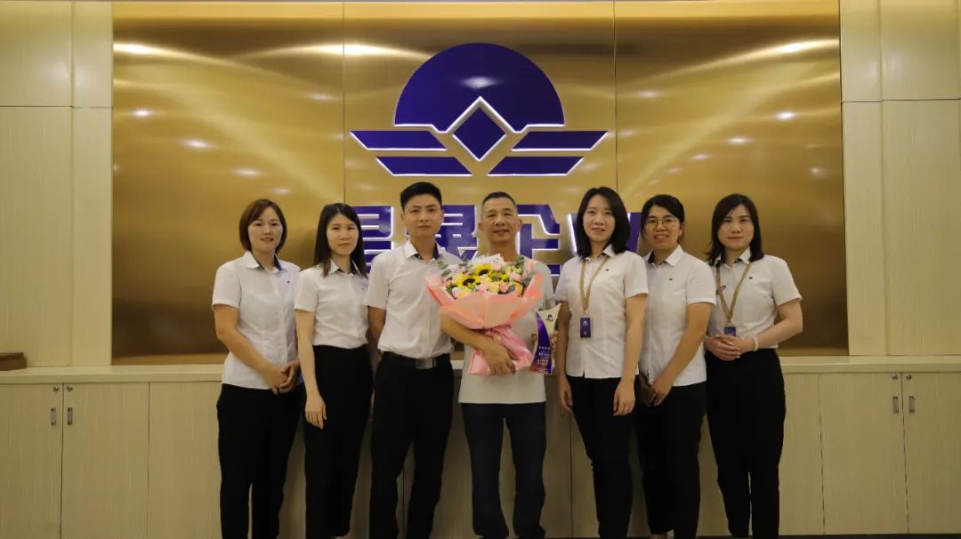 1689221090357619.jpg 昊晟集團征戰(zhàn)二十余載的老員工董應光同志正式榮休5.jpg