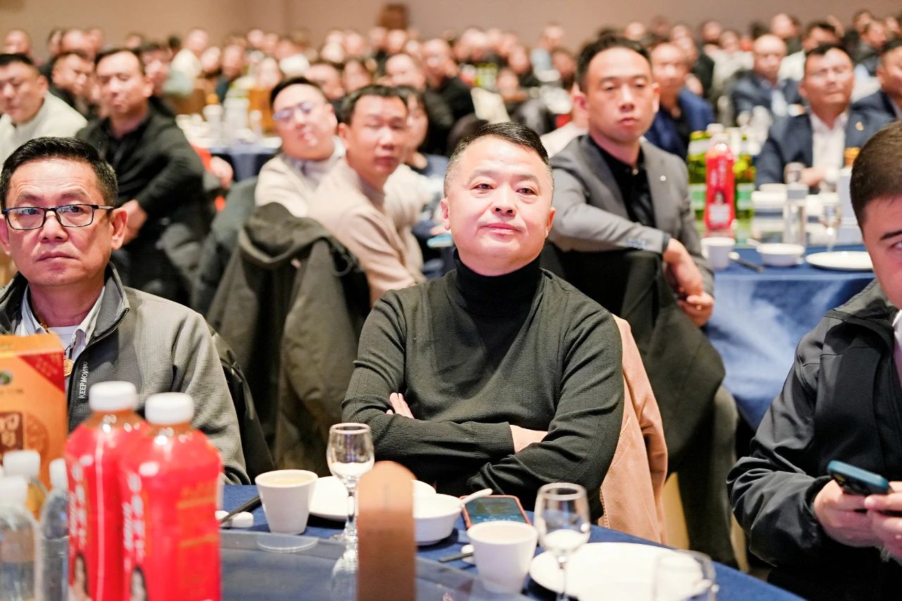 1735605886470591.jpg 共御風(fēng)雨才能共赴美好 獅王集團(tuán)召開(kāi)品牌商年度峰會(huì)9.jpg