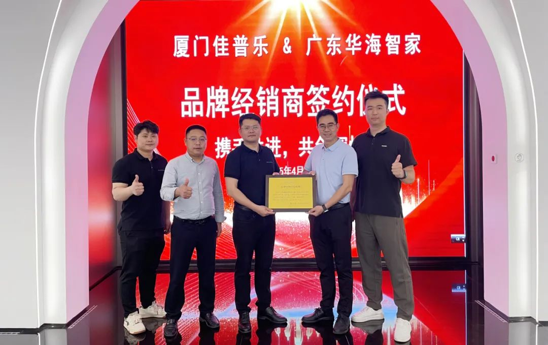 1744708696547521.jpg 1744708693133.jpg